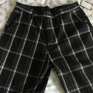 Men’s size 34 board shorts in excellent condition